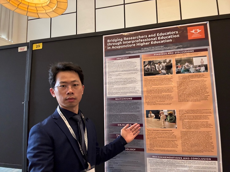 胡紫景醫(yī)生在國際針灸學(xué)術(shù)會(huì)議中。約翰內(nèi)斯堡大學(xué)供圖