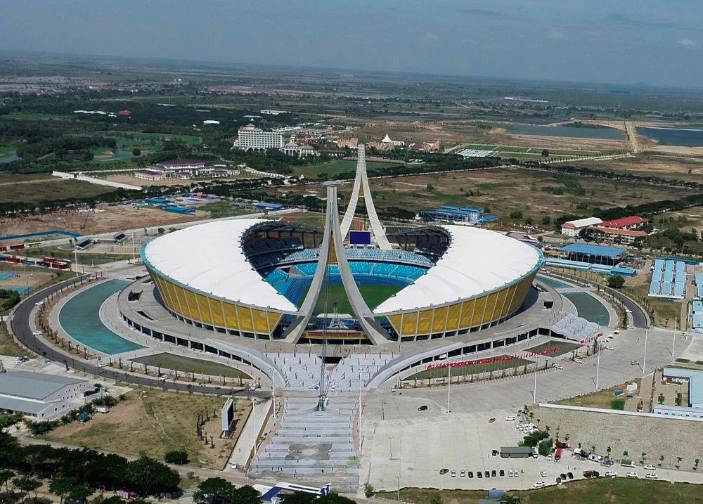 由中國援建的柬埔寨國家體育場項目于2021年12月18日正式啟用。