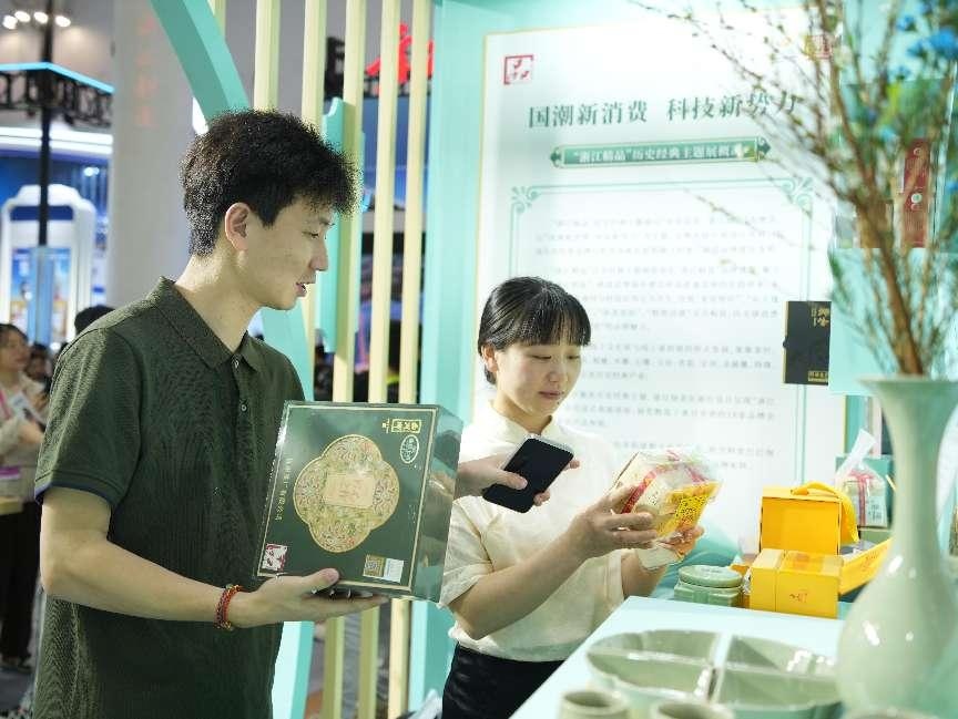 國(guó)潮新消費(fèi)帶來科技文化消費(fèi)新理念。人民網(wǎng)記者 張力洋攝