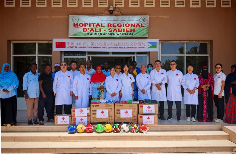 中國(guó)（山西）第23批援吉布提醫(yī)療隊(duì)在當(dāng)?shù)亻_展義診，并捐贈(zèng)一批急需藥品。中國(guó)（山西）第23批援吉布提醫(yī)療隊(duì)供圖