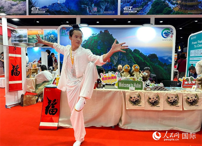 中國武當(dāng)功夫走進(jìn)東南亞，以精湛的武藝和飄逸的身姿詮釋中國武術(shù)的精髓。人民網(wǎng)記者 簡承淵攝