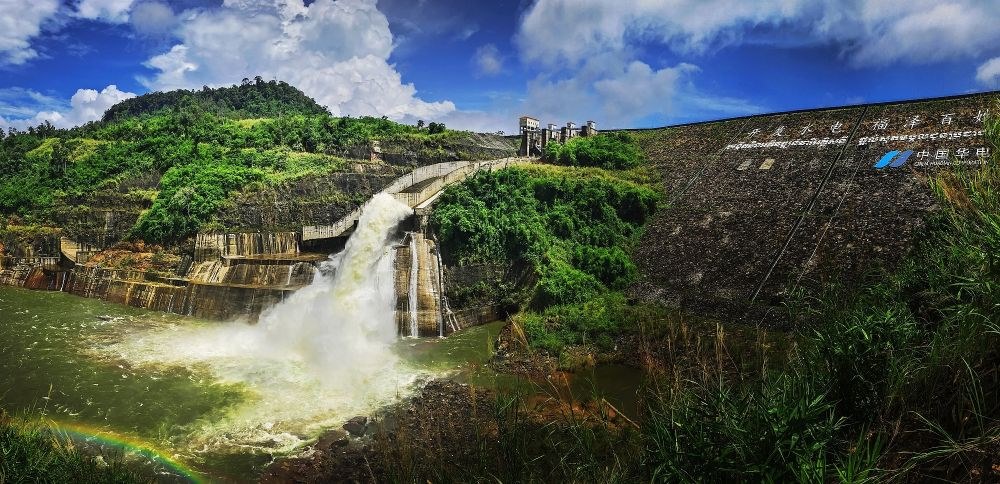 2018年6月22日在柬埔寨戈公省拍攝的中國(guó)援柬額勒賽水電站上大壩。