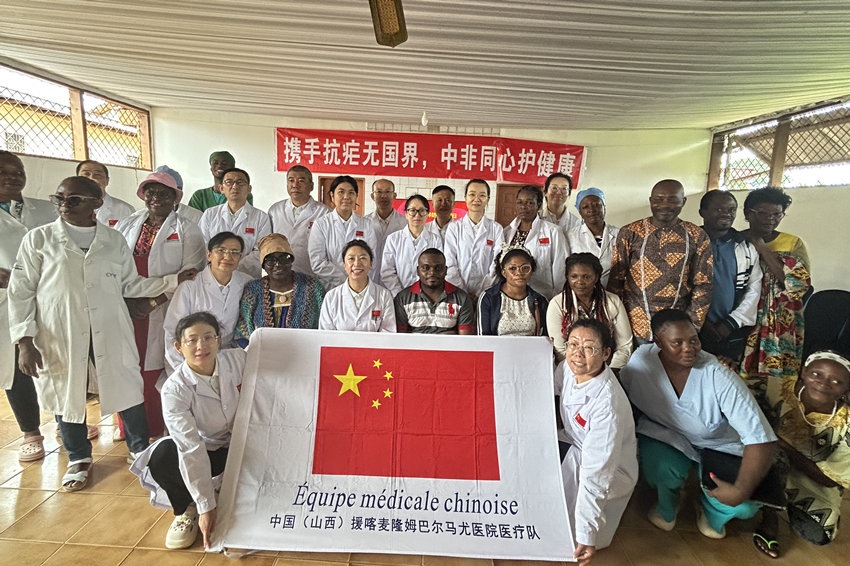 【4】圖為活動(dòng)結(jié)束后的合影。中國（山西）第24批援喀麥隆姆巴爾馬尤醫(yī)療隊(duì) 供圖