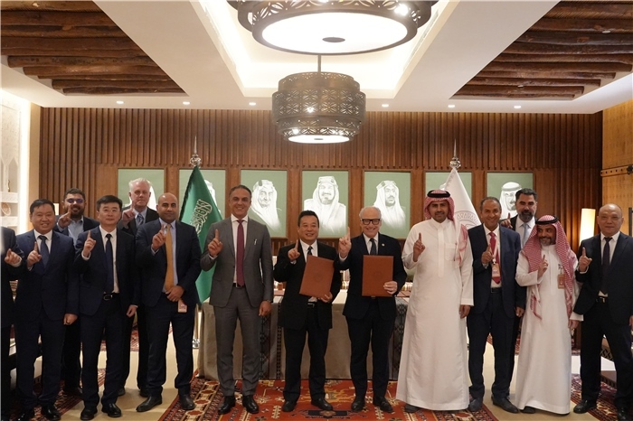 簽約合影。中國鐵建供圖