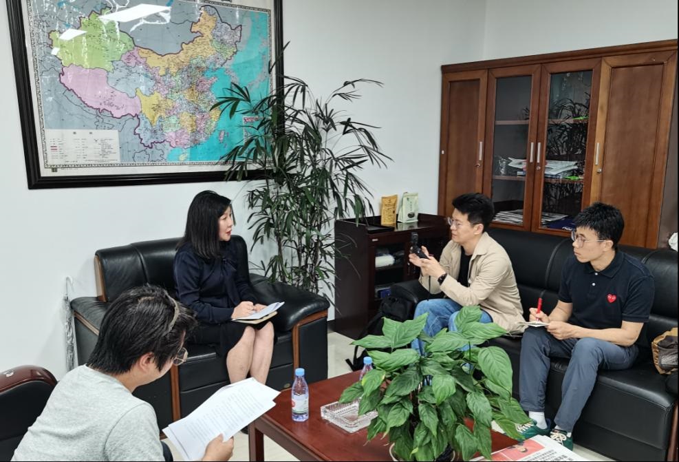 記者采訪企業(yè)跨境物流建設(shè)情況。人民網(wǎng) 孫啟凡攝