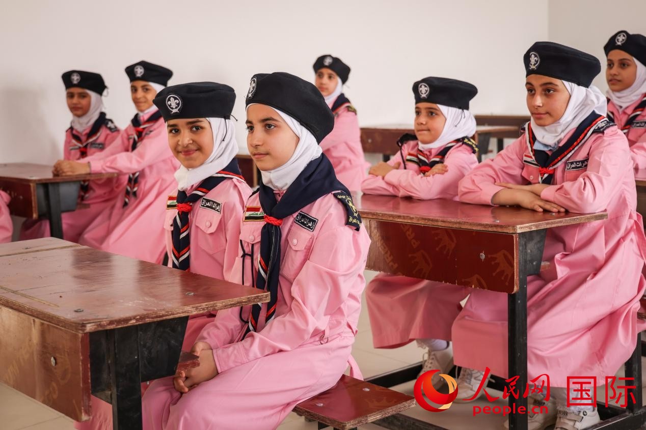 阿爾穆塔?阿里卡特國際學校的學生在教室內(nèi)上課。人民網(wǎng)記者 薛丹攝