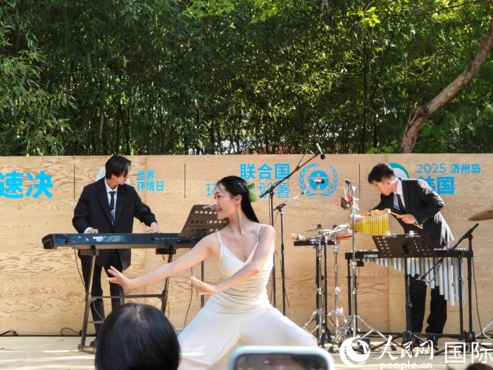 《舞，自然》舞蹈表演。人民網(wǎng)記者 李明攝