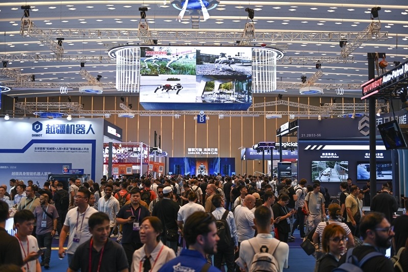 廣交會(huì)聚焦服務(wù)機(jī)器人+培育外貿(mào)發(fā)展新亮點(diǎn)(9)XxjpsgC000135_20251016_PEPFN0A001.jpg